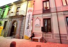 Giornata della Poesia, Taurianova inaugura la “Via dei Poeti” intorno alla biblioteca. Il doppio appuntamento di venerdì inizia le scuole in piazza.