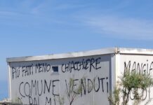 Lungomare di Palmi, tra ritardi e maltempo compaiono scritte di protesta: il disagio è comprensibile, il vandalismo no