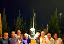 Gli angeli sopra le stelle: Rosarno celebra D’Agostino e Fida tra teatro, memoria e un busto che racconta la città