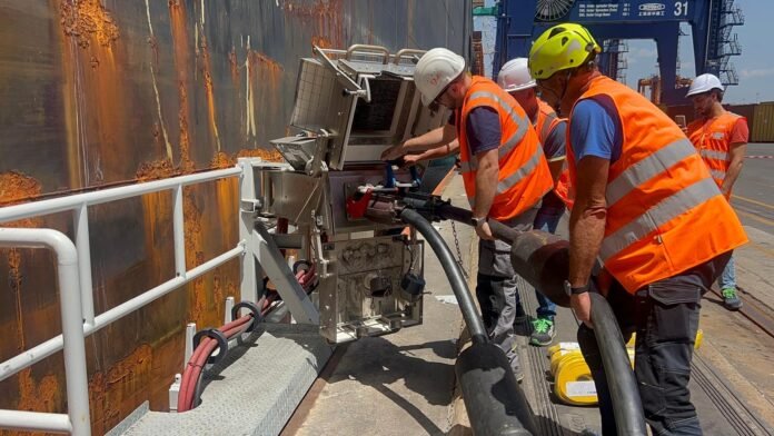 Prima connessione nave cargo a Gioia Tauro_1