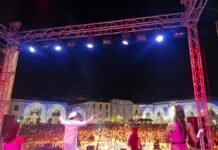 Palmi, Piazza I Maggio gremita per “Nostalgia 90”: una notte di musica, energia e organizzazione impeccabile