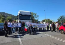 Caro carburante e crisi del settore, continua la mobilitazione degli agricoltori: presidio sulla Statale 18 fd724e36f2b72aec67d93ad982da9501