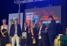 Un riconoscimento che parla alla Città: Simona Scarcella premiata con il Calabria America 2026
