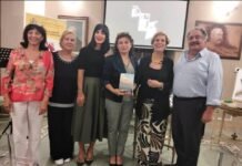 Taurianova, applausi per Carmela Salvatore: “Una che passa” emoziona il pubblico tra parole, arte e poesia. prima