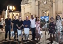 Colori e tradizioni in Piazza Regina Margherita: Oppido Mamertina omaggia il territorio con l’arte