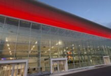 Aeroporti calabresi, settembre da record: quasi 519 mila passeggeri. Nei primi nove mesi del 2026 crescita del 12,5% 1 vetrata esterno giorno reg