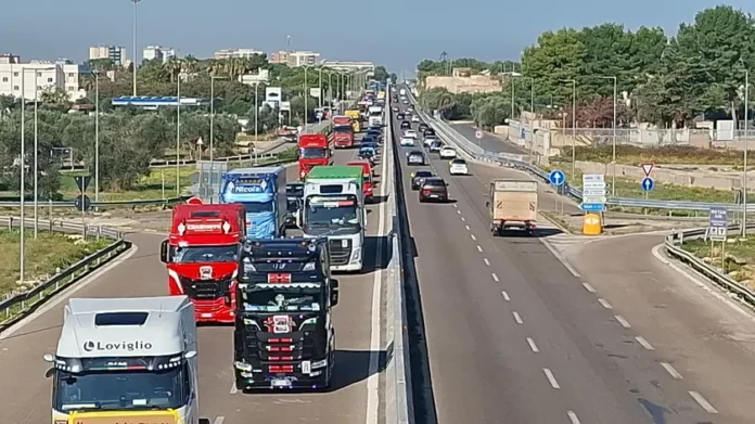 arriva a bari la protesta degli autotrasportatori presidio sotto la regione