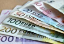 “TAX THE RICH”: DOMENICA 11 OTTOBRE A POLISTENA LARACCOLTA FIRME PER UNA TASSA SUI GRANDI PATRIMONI bank note 209104