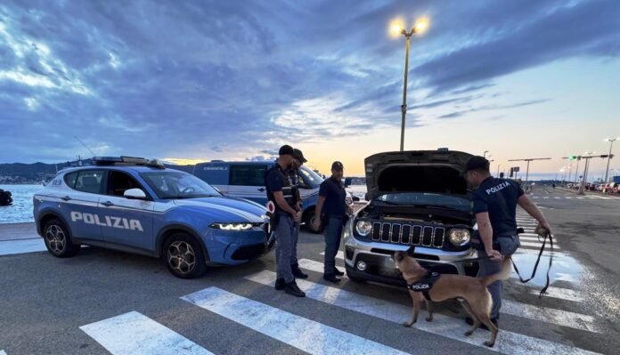immagine di repertorio arresto per droga villa sg immagine di repertorio arresto per droga villa sg