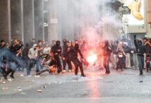 E le città cadono sotto i colpi di un’oscura e stolta violenza ipa89816664 scaled