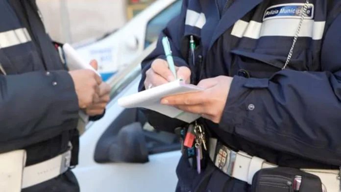 polizia municipale vigile multa 2 polizia municipale vigile multa 2